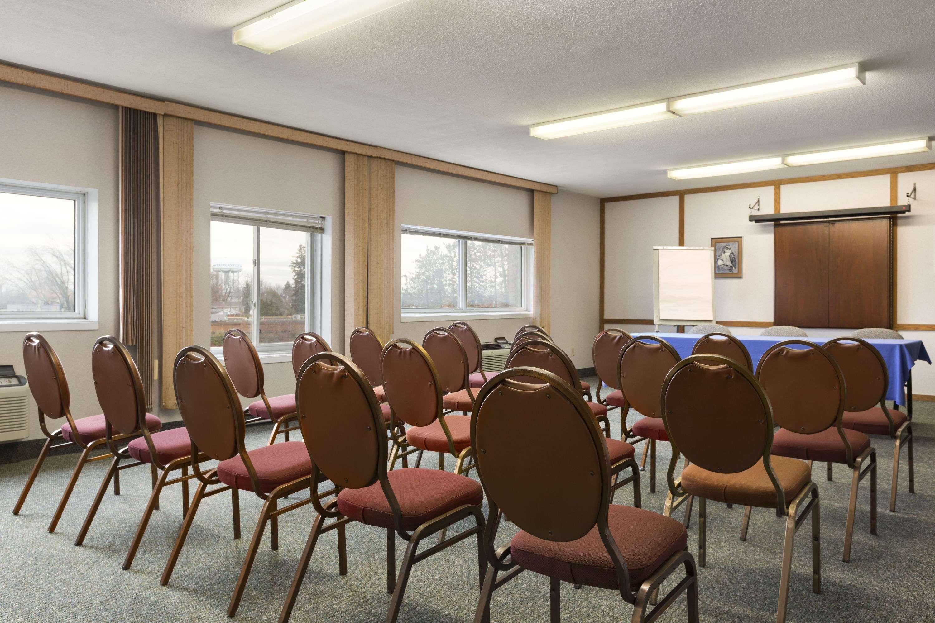 Days Inn By Wyndham Brockville Exterior foto