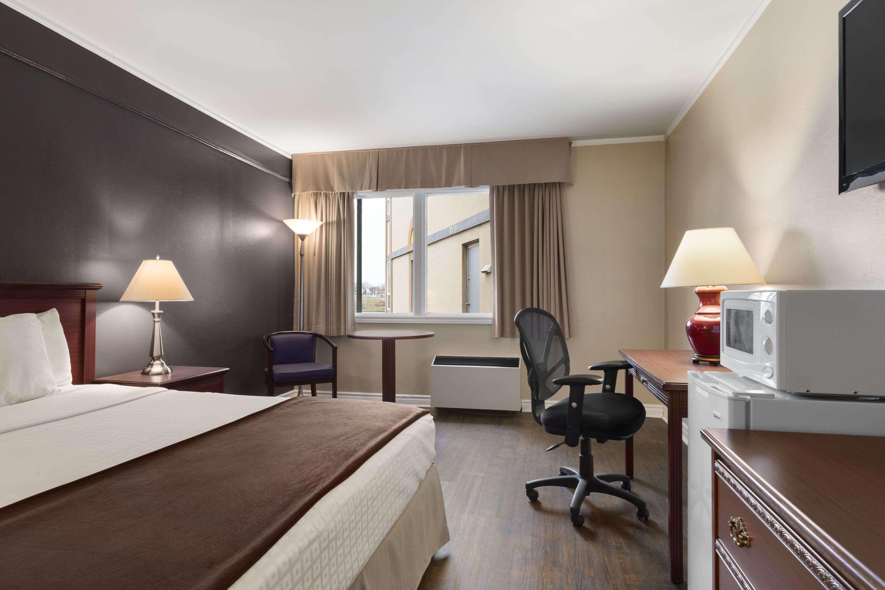 Days Inn By Wyndham Brockville Exterior foto